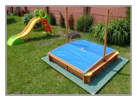 pieskovisko a malá šmykalka